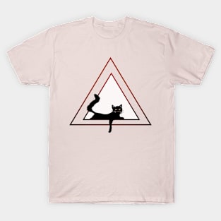 Relaxing Black cat geometric triangle art T-Shirt